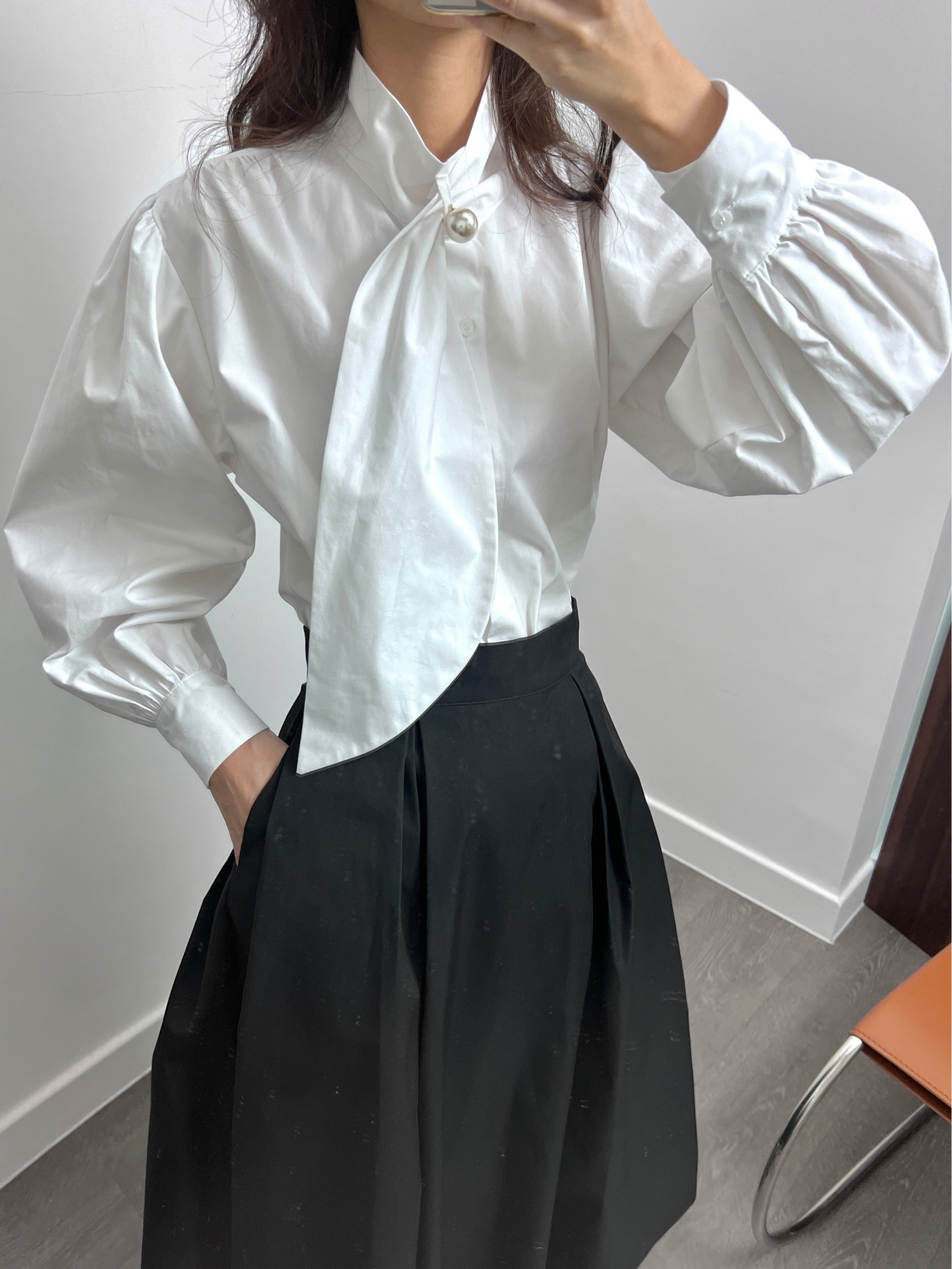 11 PO| 1124100 Tie neck blouse