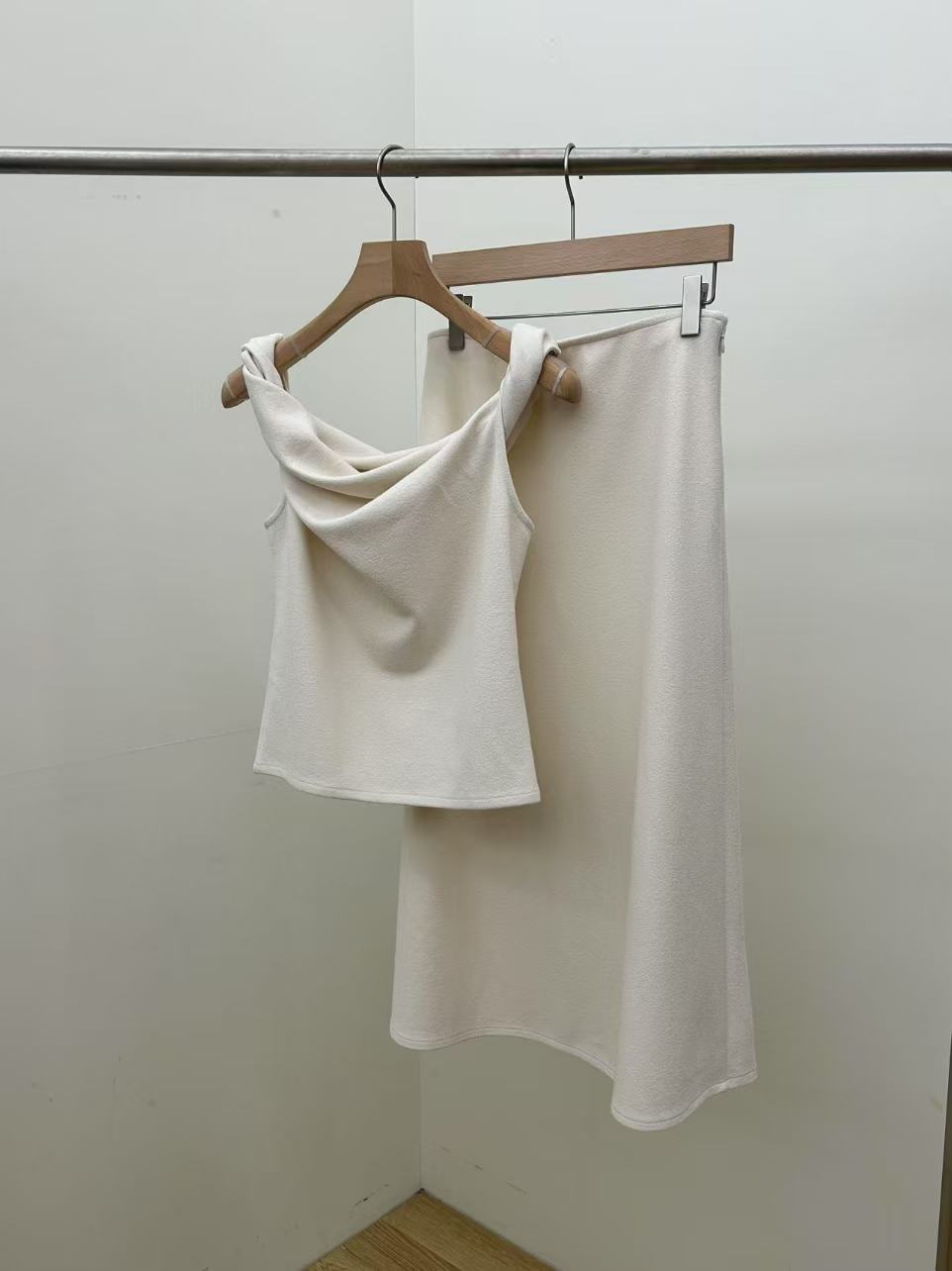 5PO 個性款 |0525088 Minimal 簡約扭扭top + A line 半身裙