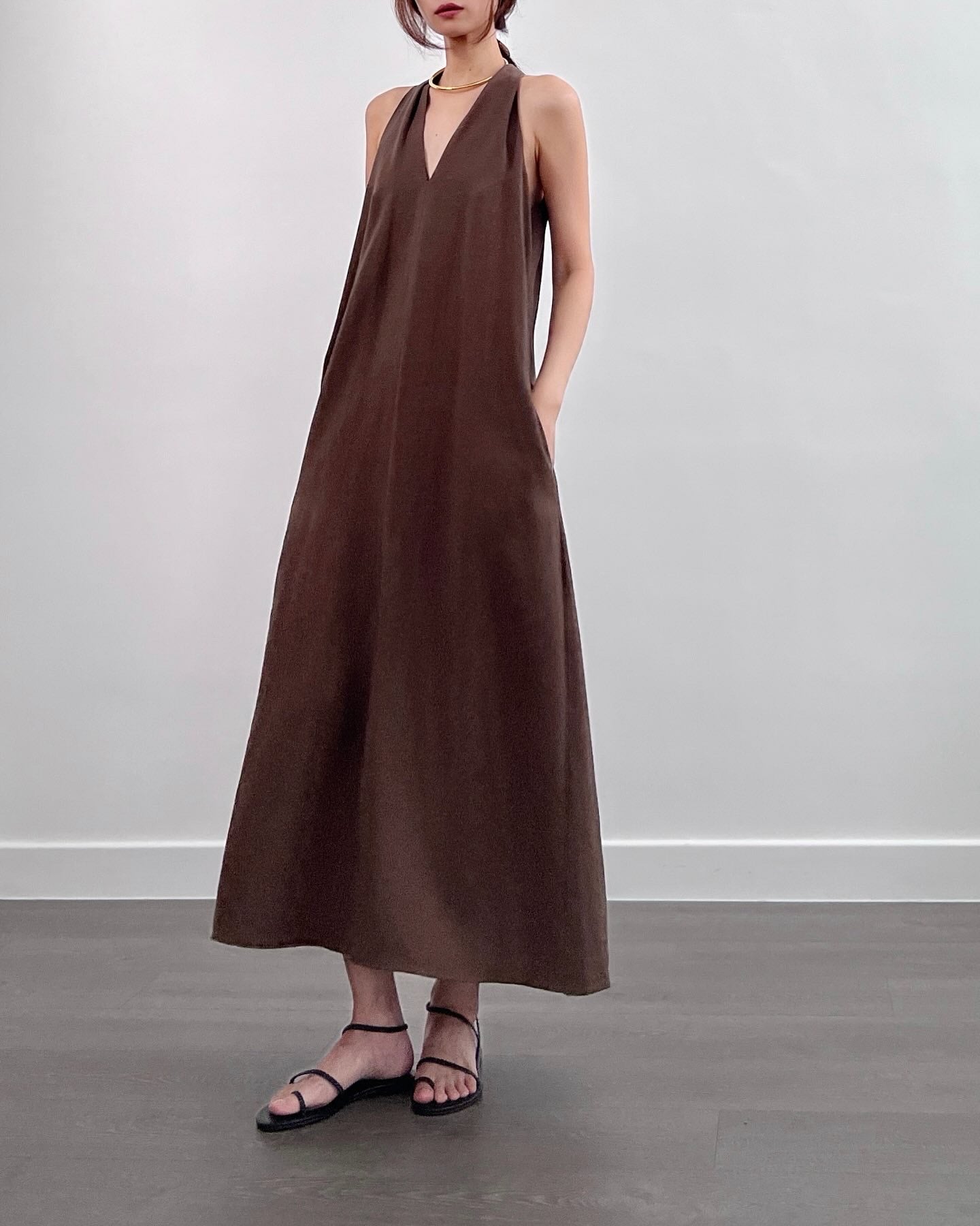 6PO 復活推介款｜06250101 V neck 挖肩連身裙