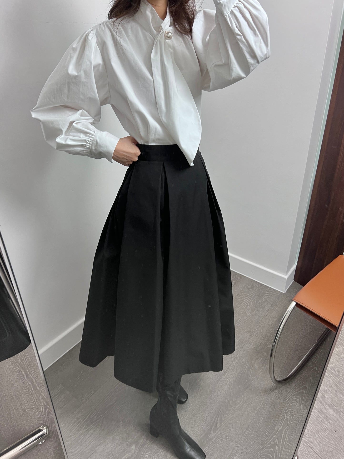 11 PO| 1124100 Tie neck blouse
