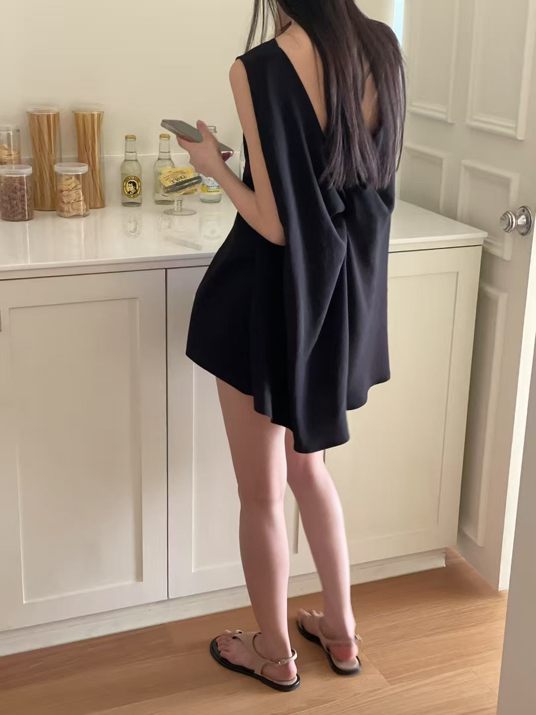 6PO 復活款 ｜06250109  大露背Twist blouse