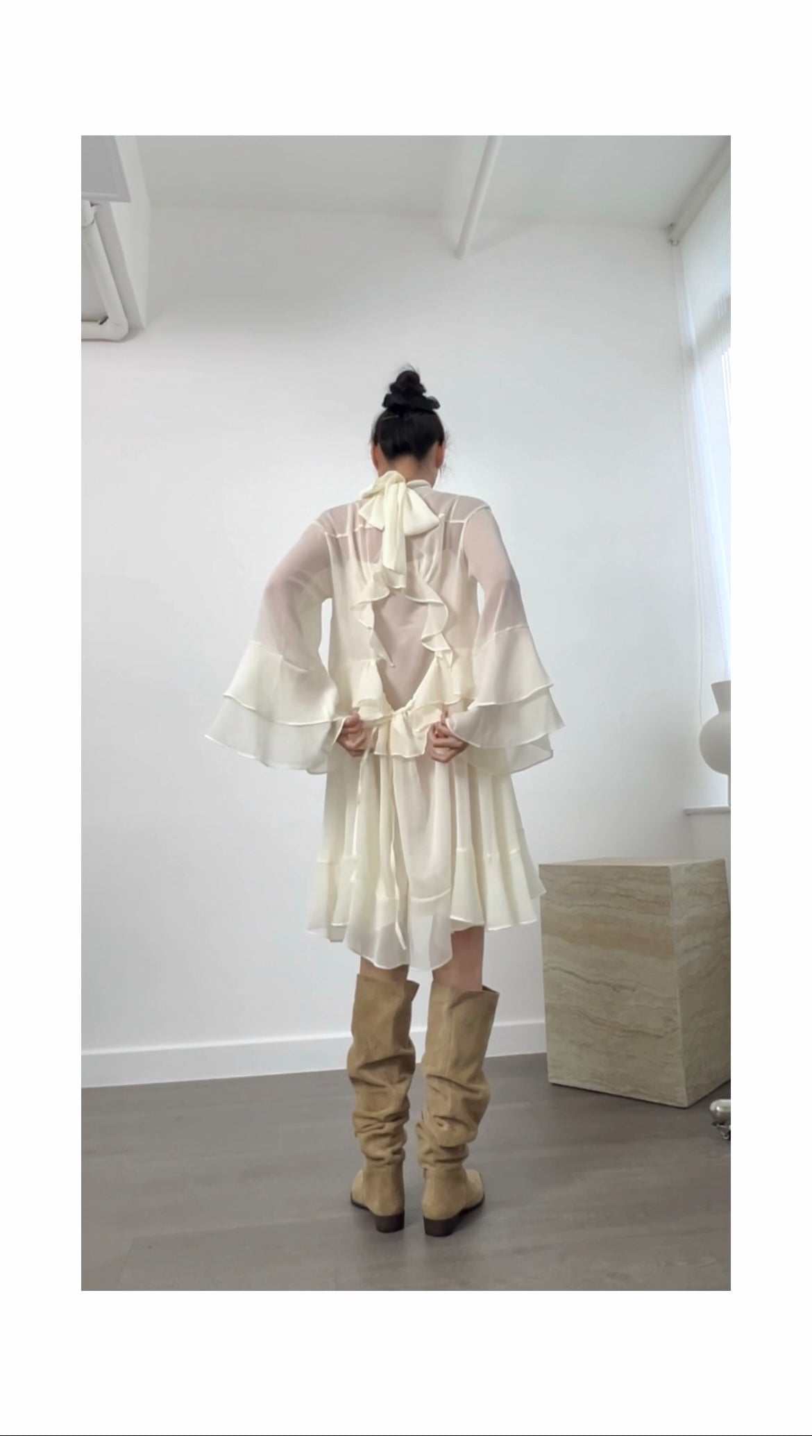 8PO / 0824042 Chiffon ruffled cutout dress