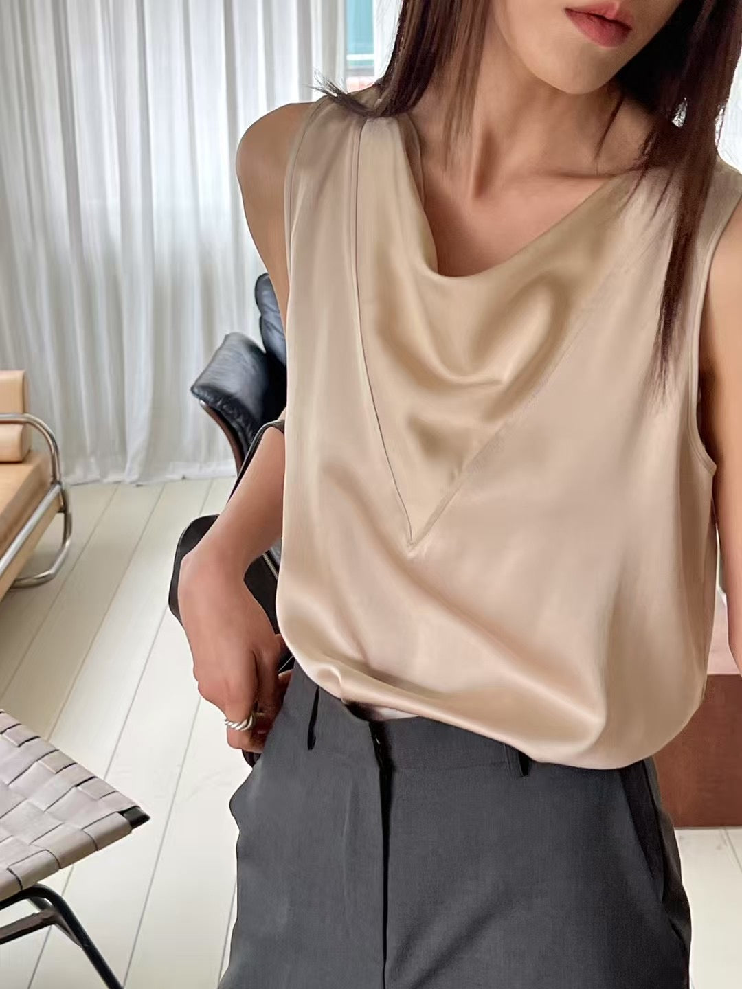 6PO Clean Classy 系列 | 06250119 緞面漣漪領背心
