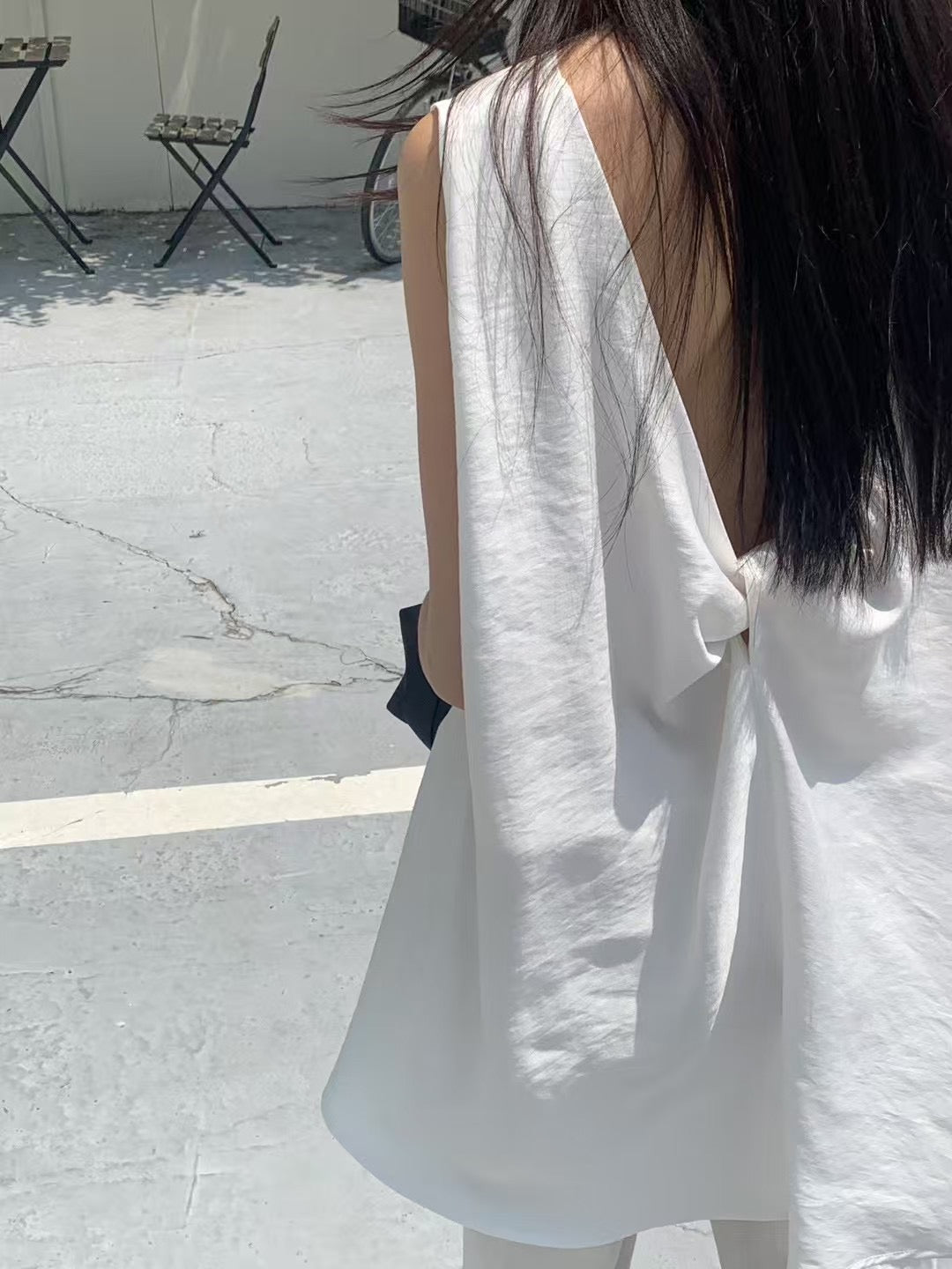 6PO 復活款 ｜06250109  大露背Twist blouse