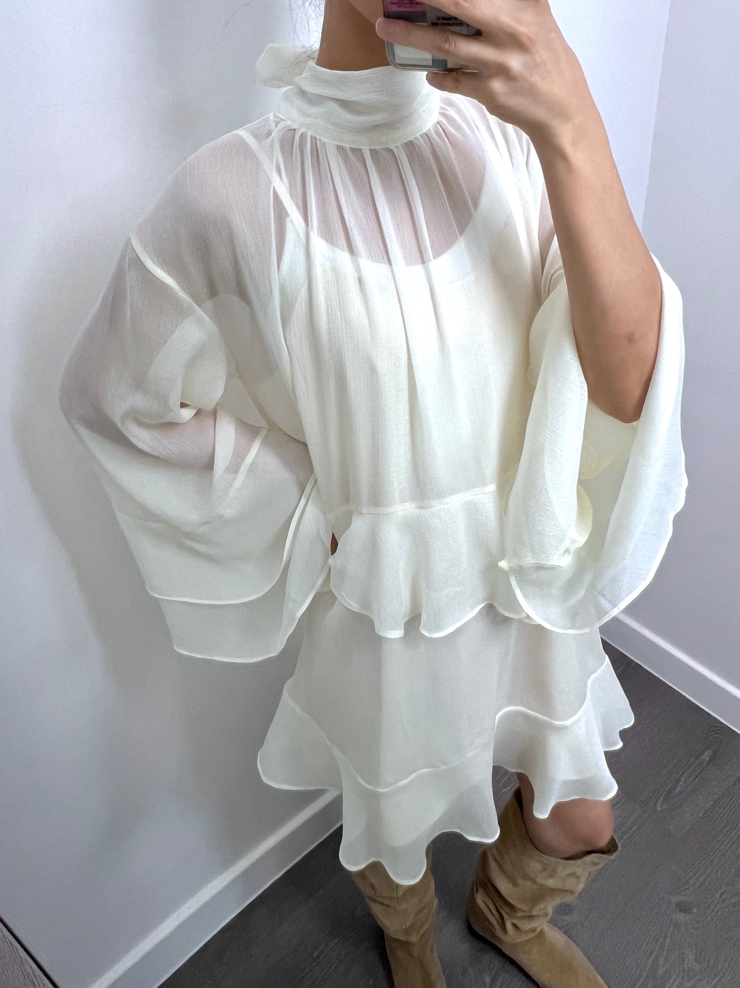 8PO / 0824042 Chiffon ruffled cutout dress