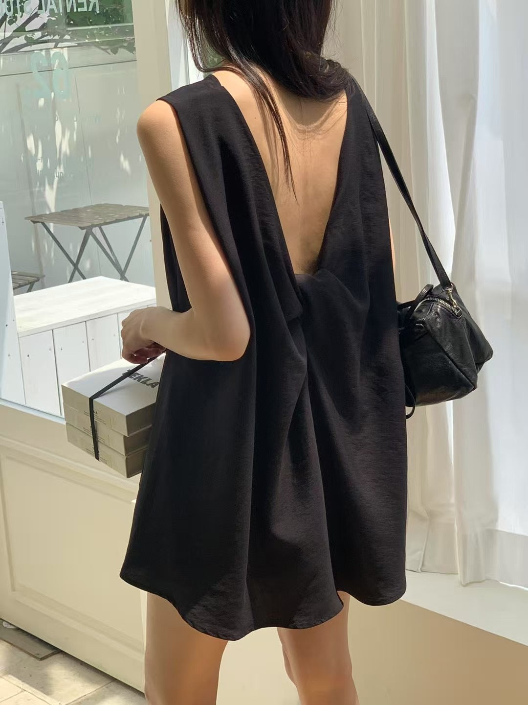 6PO 復活款 ｜06250109  大露背Twist blouse