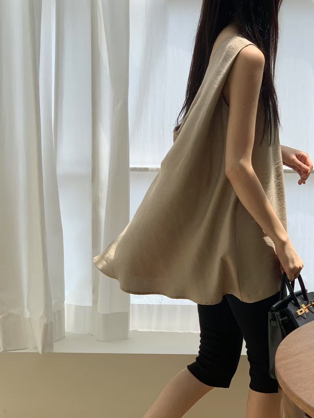 6PO 復活款 ｜06250109  大露背Twist blouse