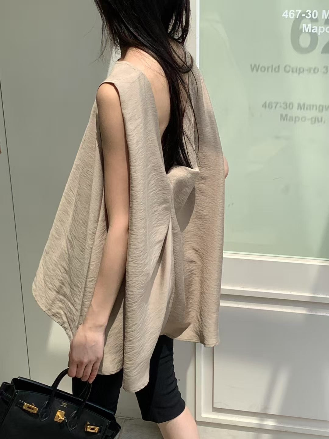 6PO 復活款 ｜06250109  大露背Twist blouse