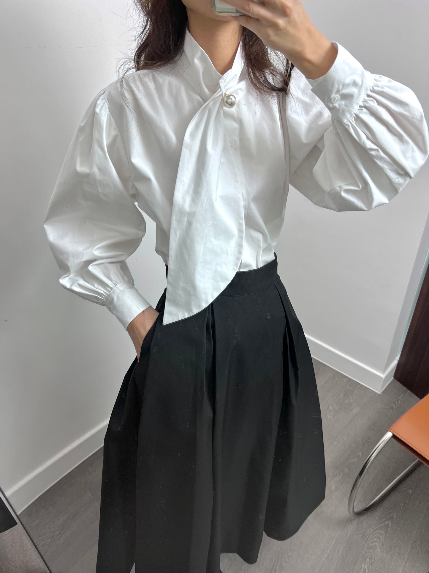 11 PO| 1124100 Tie neck blouse