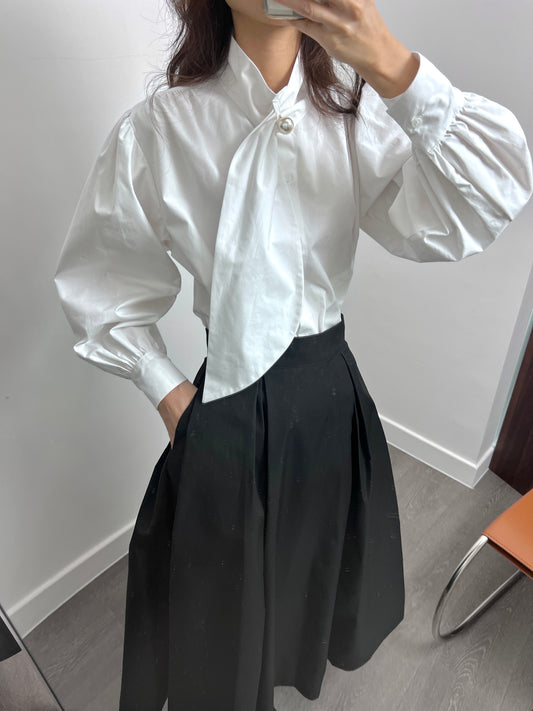 11 PO| 1124100 Tie neck blouse