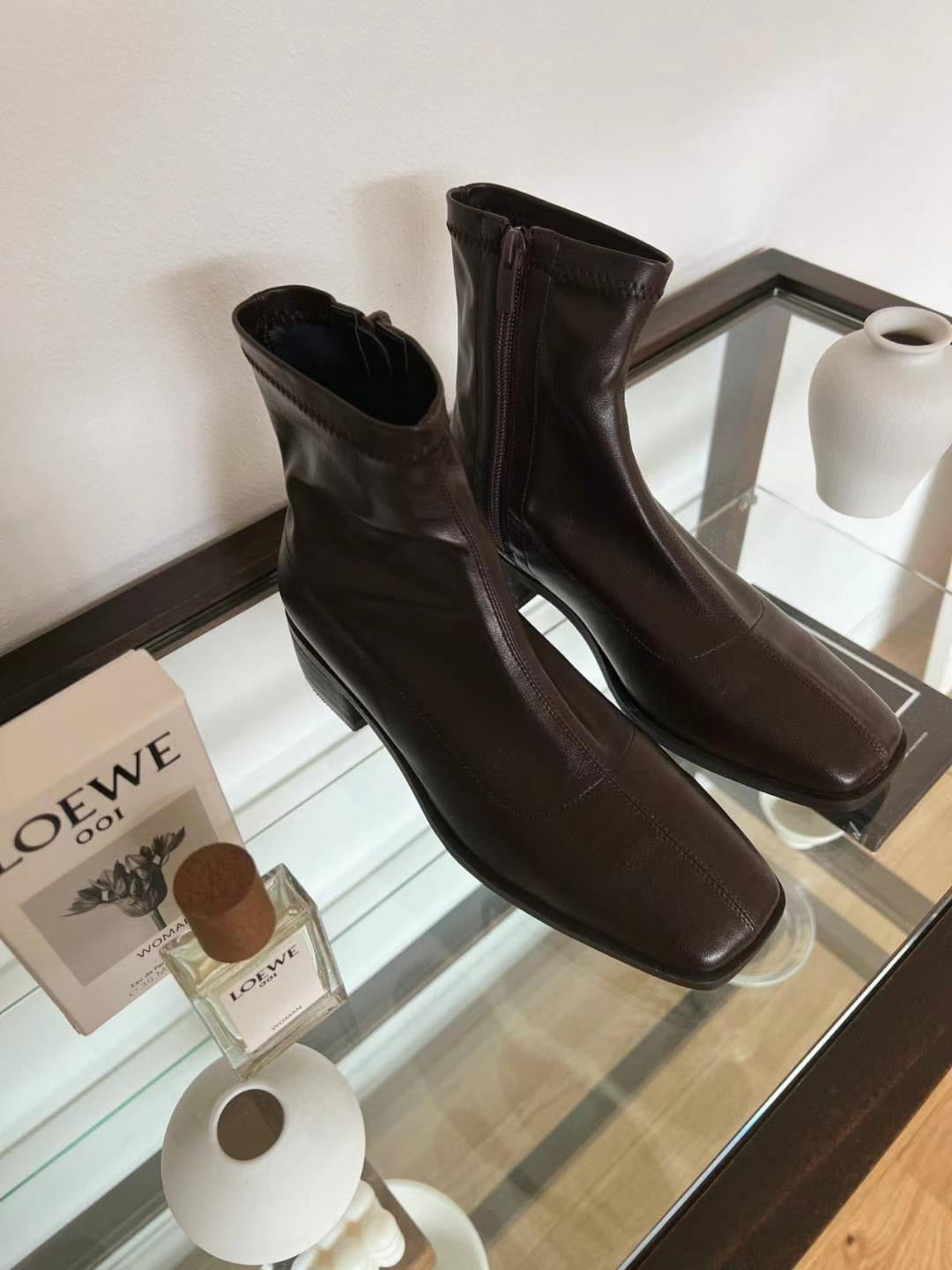 Sold out ✖️54 真皮方頭短靴