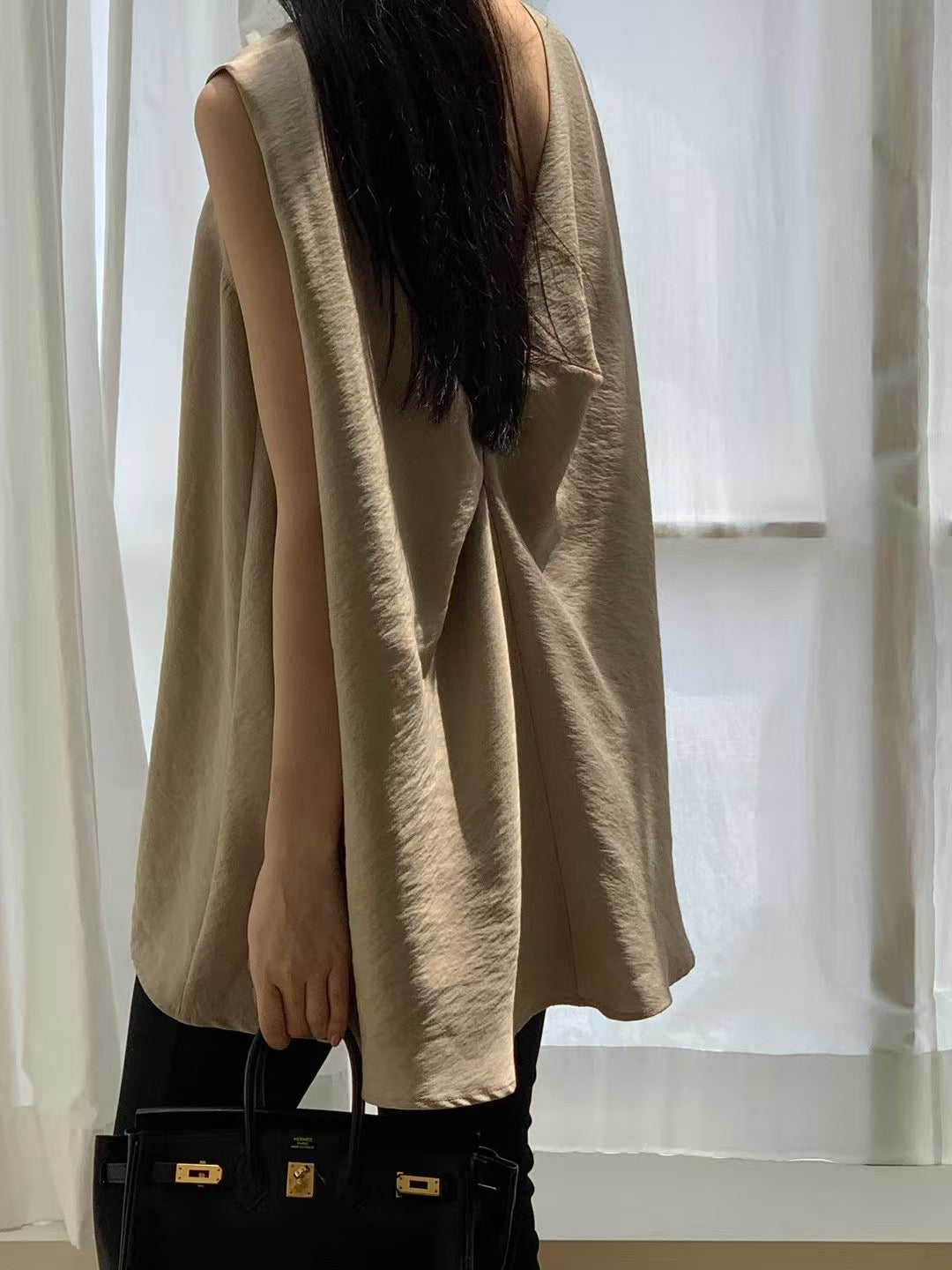 6PO 復活款 ｜06250109  大露背Twist blouse