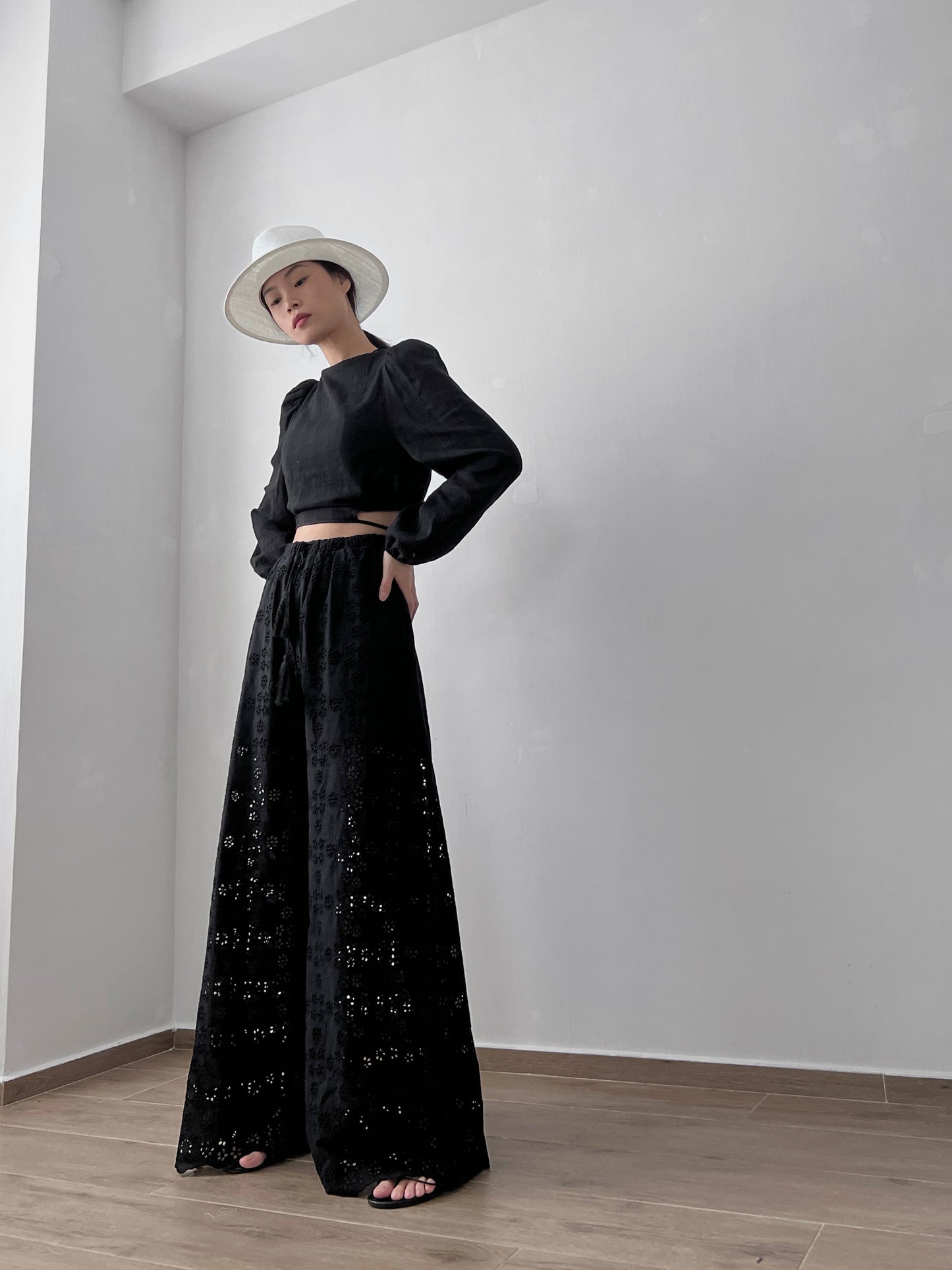 Sold out ✖️6PO No.32 Embroidered lace pants