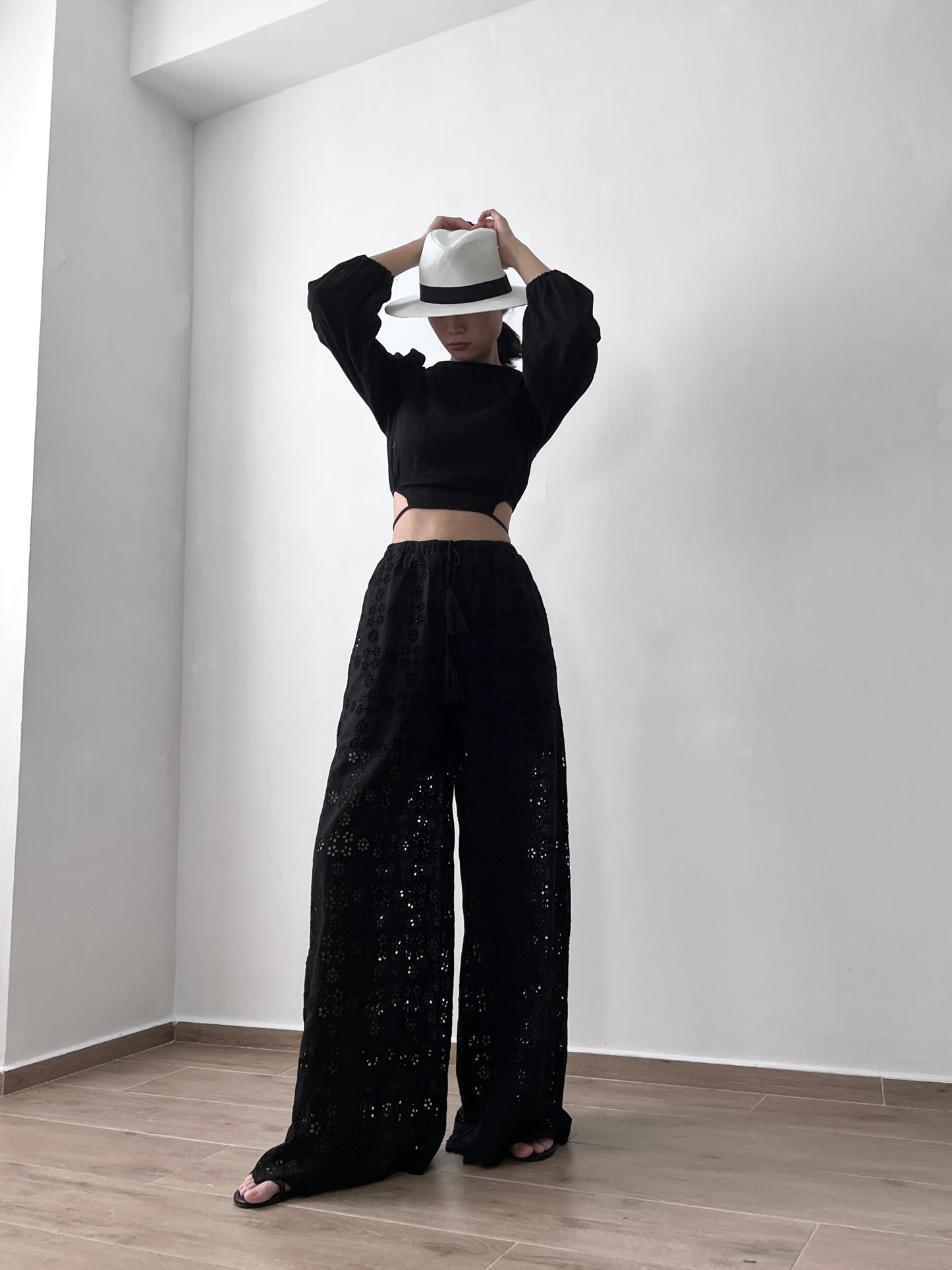 Sold out ✖️6PO No.32 Embroidered lace pants