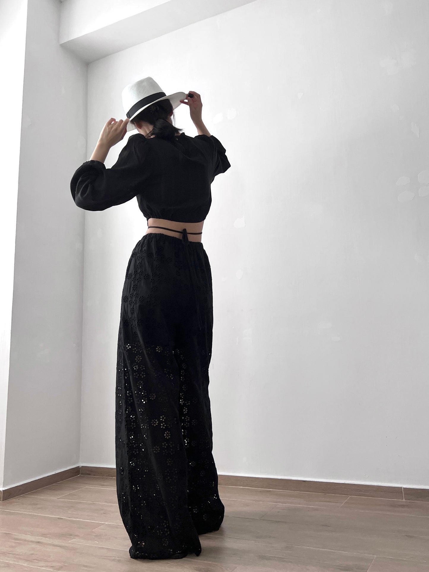 Sold out ✖️6PO No.32 Embroidered lace pants