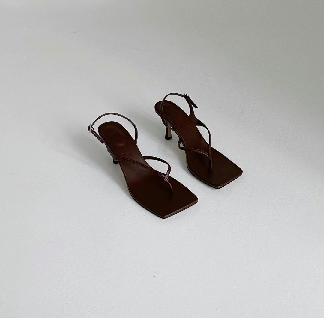 Minimalist slender straps sandals